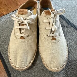 OluKai Kaula Pa'a Li Comfort Shoes Womens 8.5 Beige Casual Espadrille Sneakers